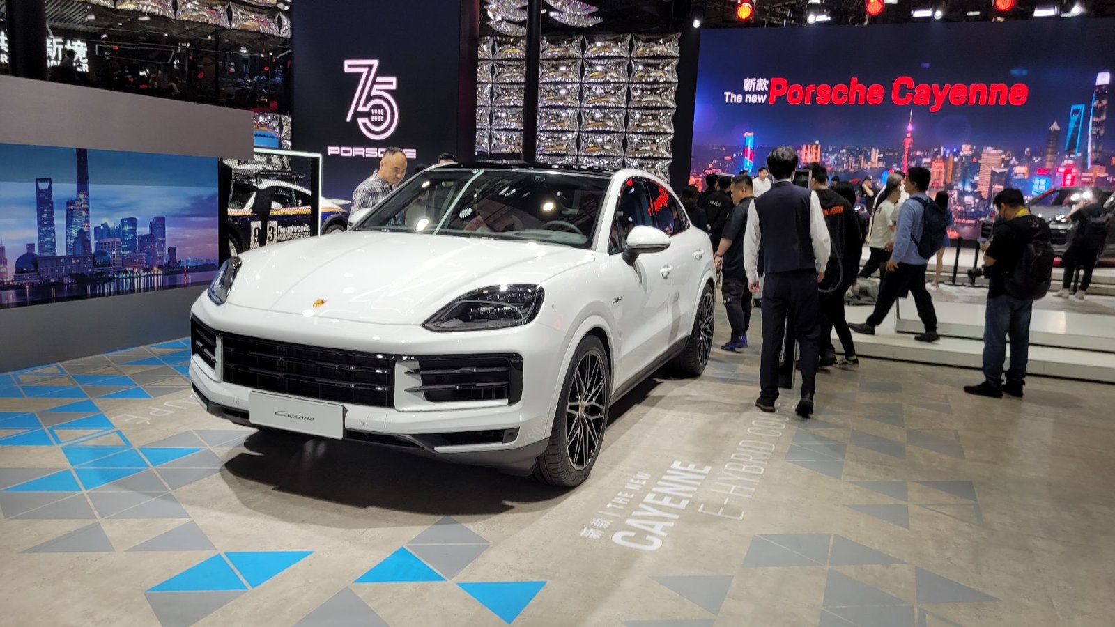 Премьеры Шанхая-2023: обновленный Porsche Cayenne