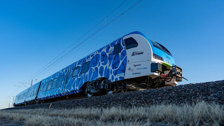 Пассажирский поезд Stadler Flirt H2 установил рекорд дальности в 2803 км на одном баке с водородом.