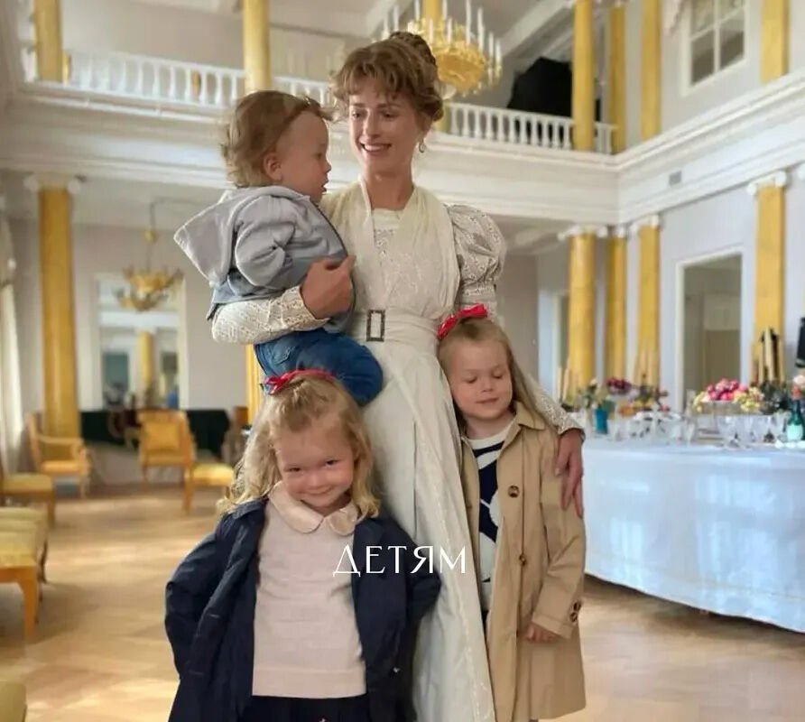 Софья Эрнст с детьми, фото: соцсети Софья Эрнст с детьми, фото: соцсети