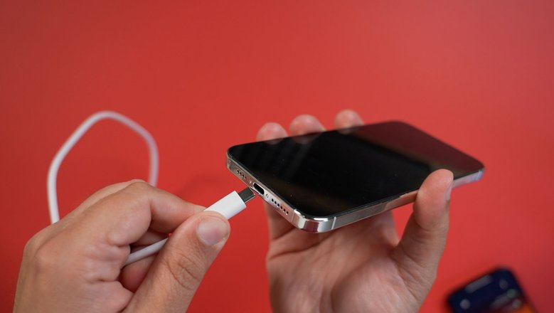Все версии iPhone 15 можно будет зарядить универсальным проводом USB Type-C. Фото: 9to5Mac