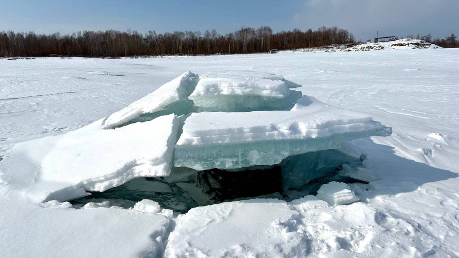 отверстие во льду отверстие во льду