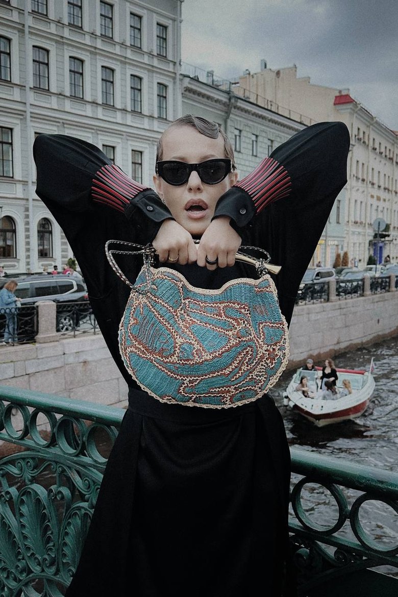 Ксения Собчак показала модную сумку, фото: соцсети
