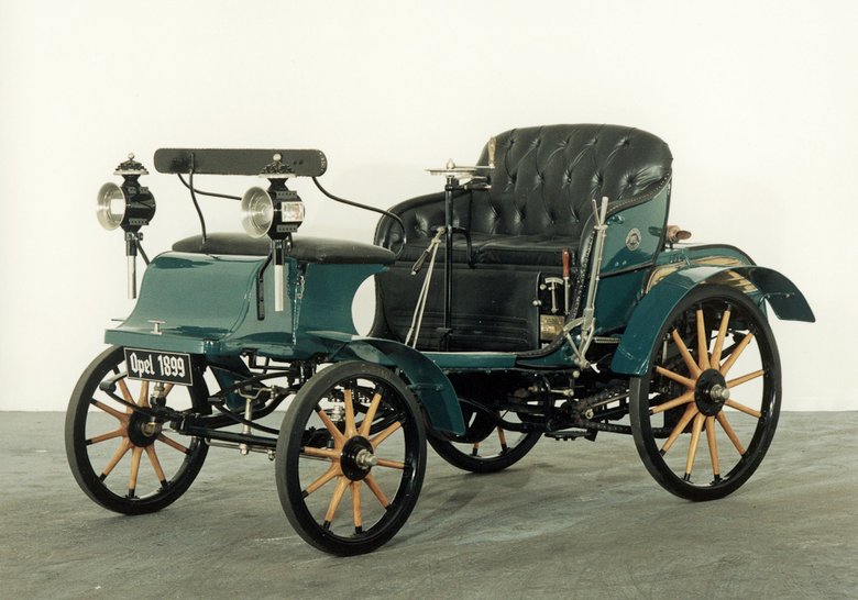 Первый автомобиль марки Opel, построенный по лицензии немецкого инженера Фридриха Лутцмана