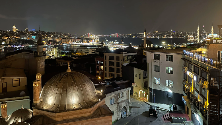 Виды с одного из стамбульских ресторанов на крыше