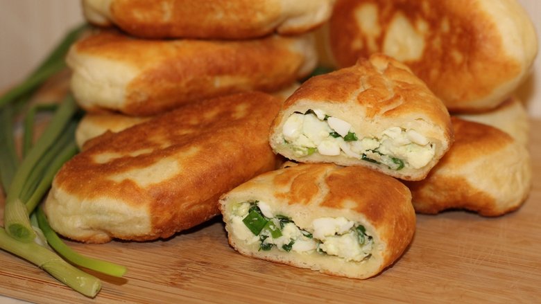 Видеорецепт: пирожки с яйцами и зеленым луком в духовке — конференц-зал-самара.рф