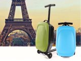 Отпуску быть: чемодан-самокат, наклейки вместо шлепок и другие полезные вещи со скидками