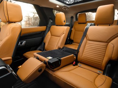 slide image for gallery: 23322 | Салон Land Rover Discovery 5
