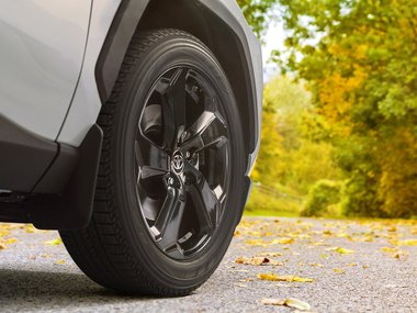 slide image for gallery: 26679 | Toyota RAV4 Style