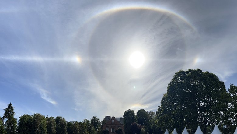 Более четкий взгляд на паргелический круг, прочерчивающий небо. Фото: Space.com