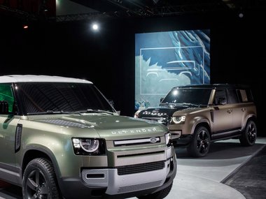 slide image for gallery: 24992 | Land Rover Defender