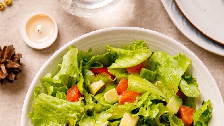 Салат с запеченной семгой - простой и вкусный рецепт с овощами