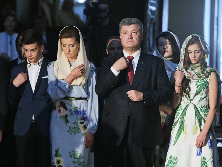 На официальные мероприятия первая леди часто надевает платья украинских дизайнеров