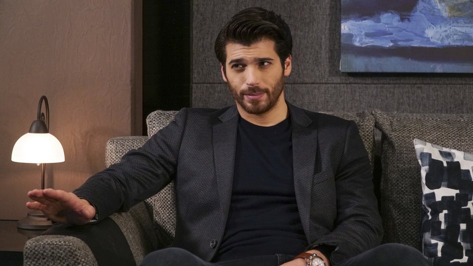 Джан Яман в сериале «Полнолуние» Джан Яман в сериале «Полнолуние»