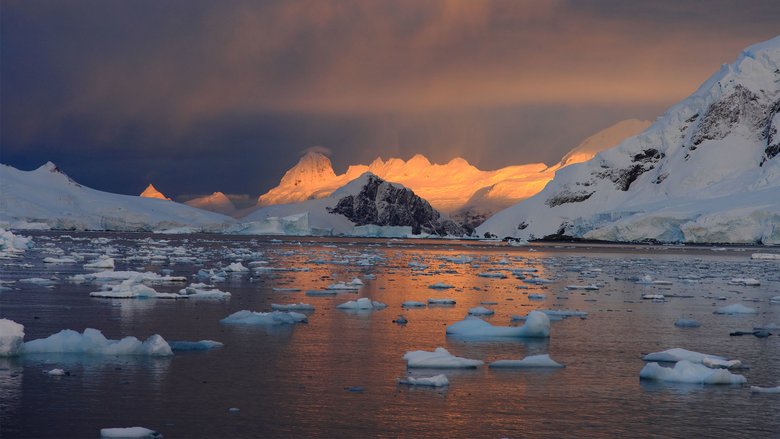 Восход Солнца в Антарктиде. Фото: depositphotos