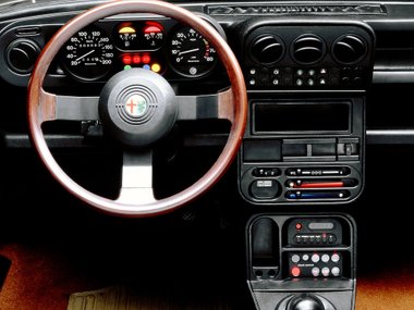 slide image for gallery: 16800 | Alfa Romeo 33