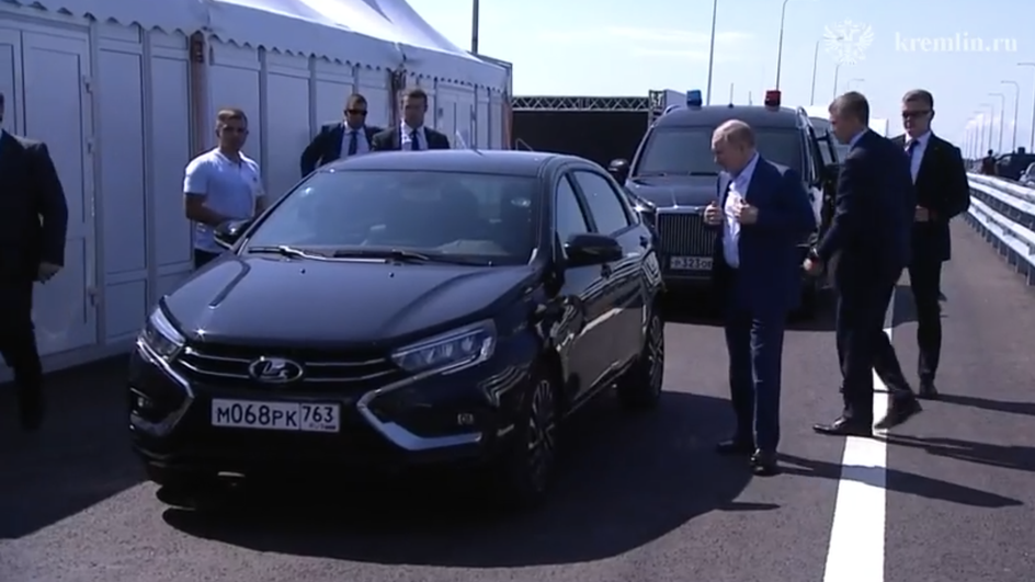 Путин поехал по М11 на Lada Aura