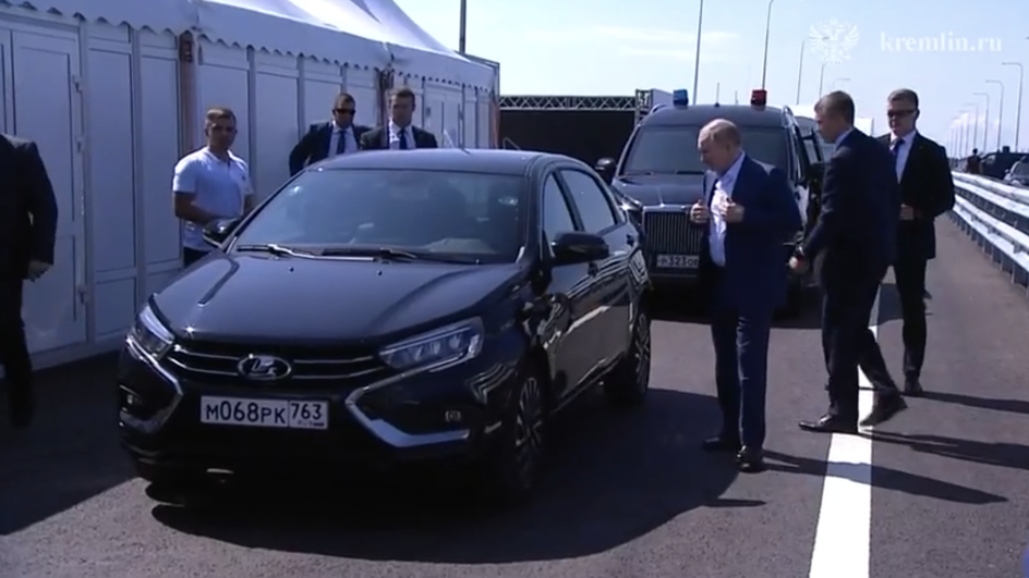 Путин поехал по М11 на Lada Aura