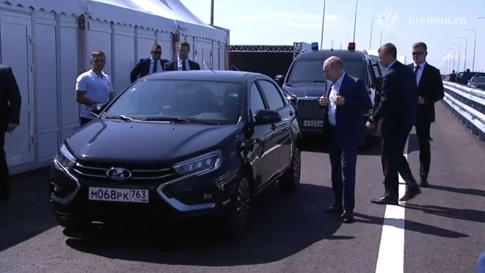 Путин поехал по М11 на Lada Aura