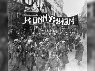 2 ноября 1917 года контрреволюционными силами был подписан договор о капитуляции. Власть в Москве сосредоточилась в руках Военно-революционного комитета. Однако уличные бои продолжались и на следующий день.