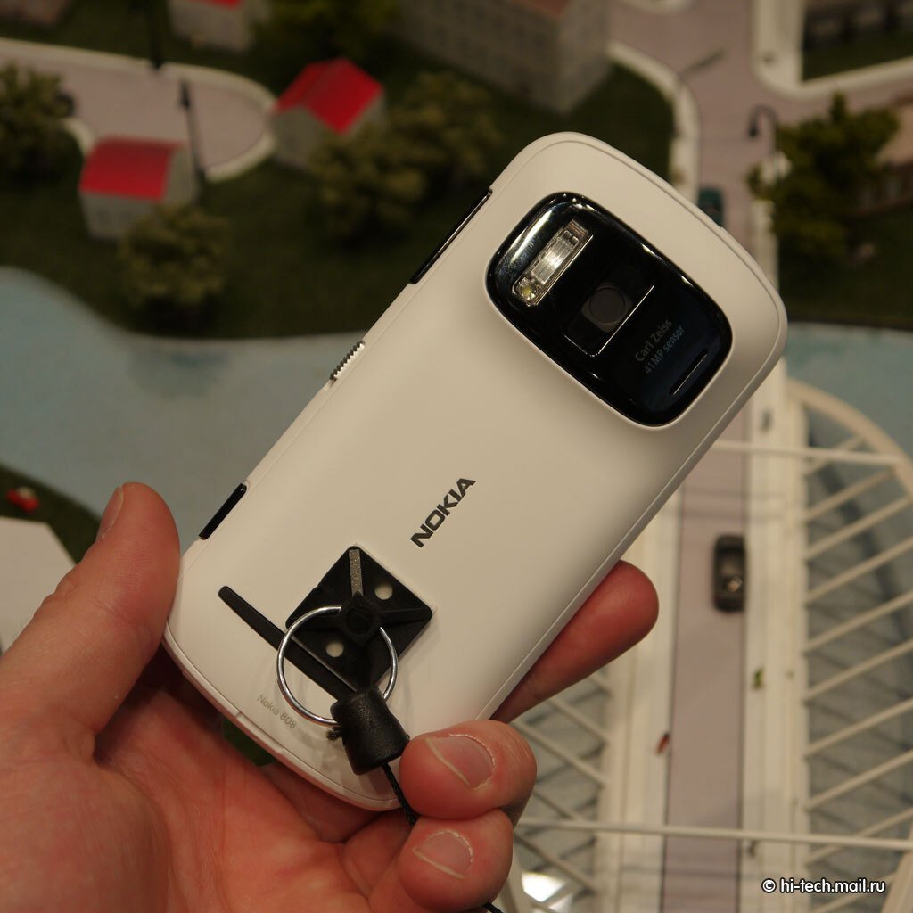 Российская цена 41 МП смартфона Nokia 808 PureView, новые фото - Hi-Tech  Mail.ru