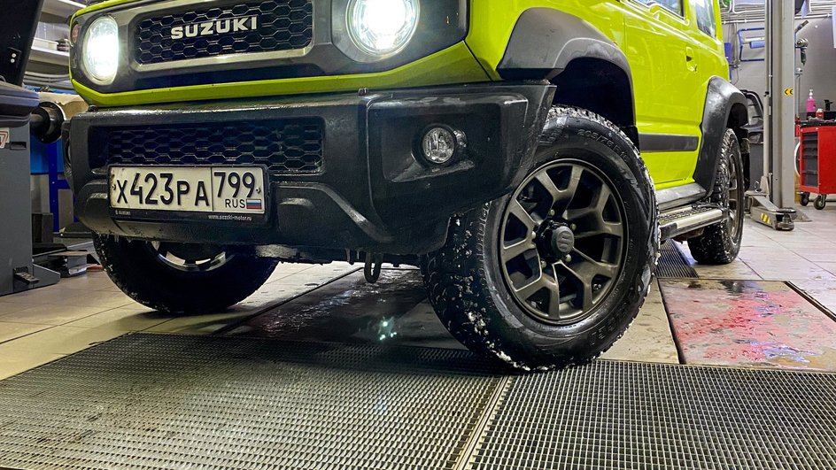 Suzuki Jimny в автосервисе