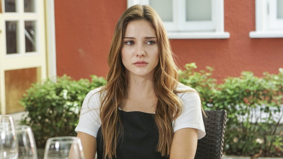 Алина Боз в сериале «Не отпускай мою руку» Алина Боз в сериале «Не отпускай мою руку»