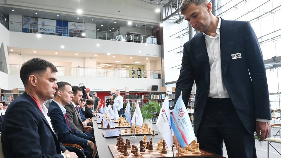 Сеанс одновременной игры в шахматы на ПМЭФ-2023 Сеанс одновременной игры в шахматы на ПМЭФ-2023