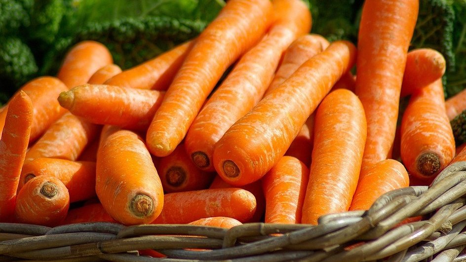 Корзина с морковью
