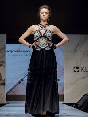 Slide image for gallery: 4835 | Комментарий «Леди Mail.Ru»: Платье от Натальи Костромы-Андреюк