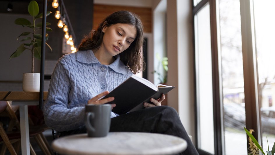 Девушка с книгой Девушка с книгой