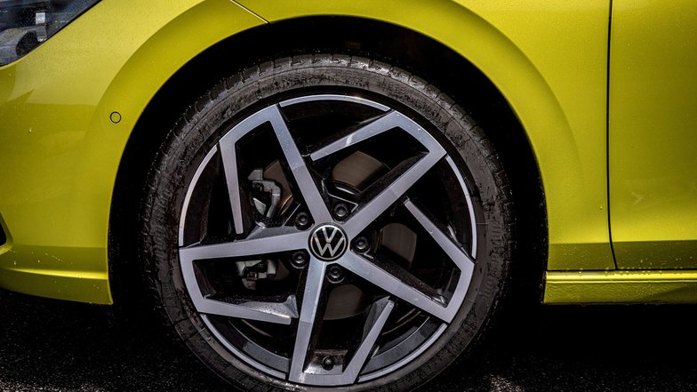 slide image for gallery: 25434 | Volkswagen Golf