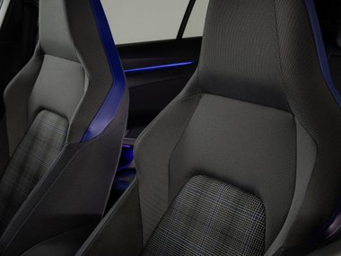 slide image for gallery: 25702 | Volkswagen Golf GTE