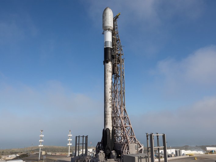 Ракета Falcon 9 на стартовой площадке