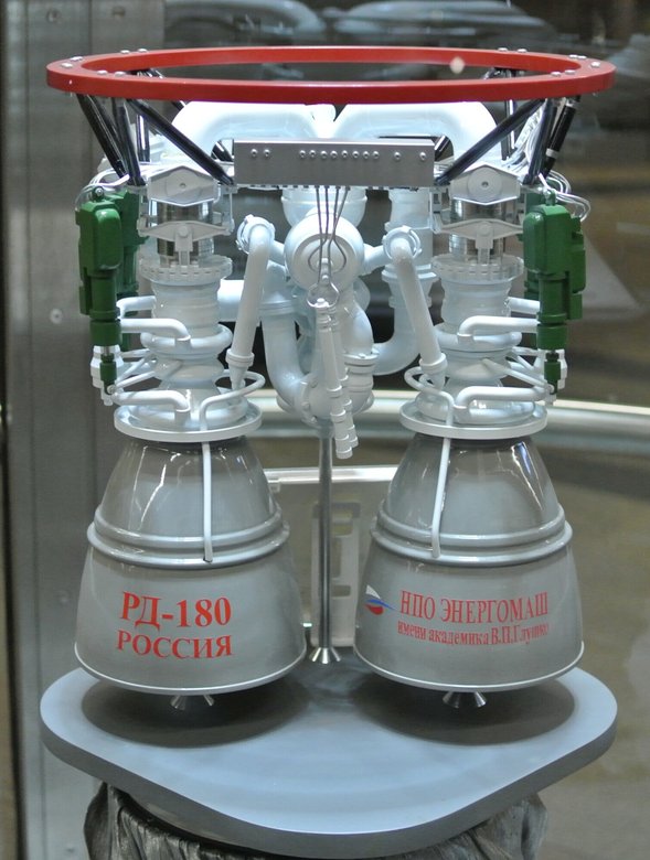 Модель двигателя РД-180 / Wikimedia
