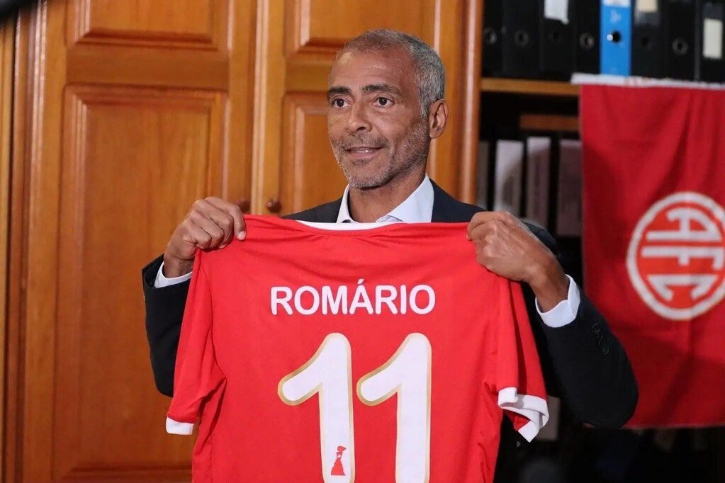 Бразильский футболист Ромарио возобновил карьеру в 58 лет