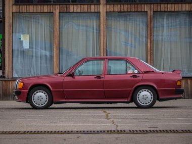 Mercedes-Benz 190E