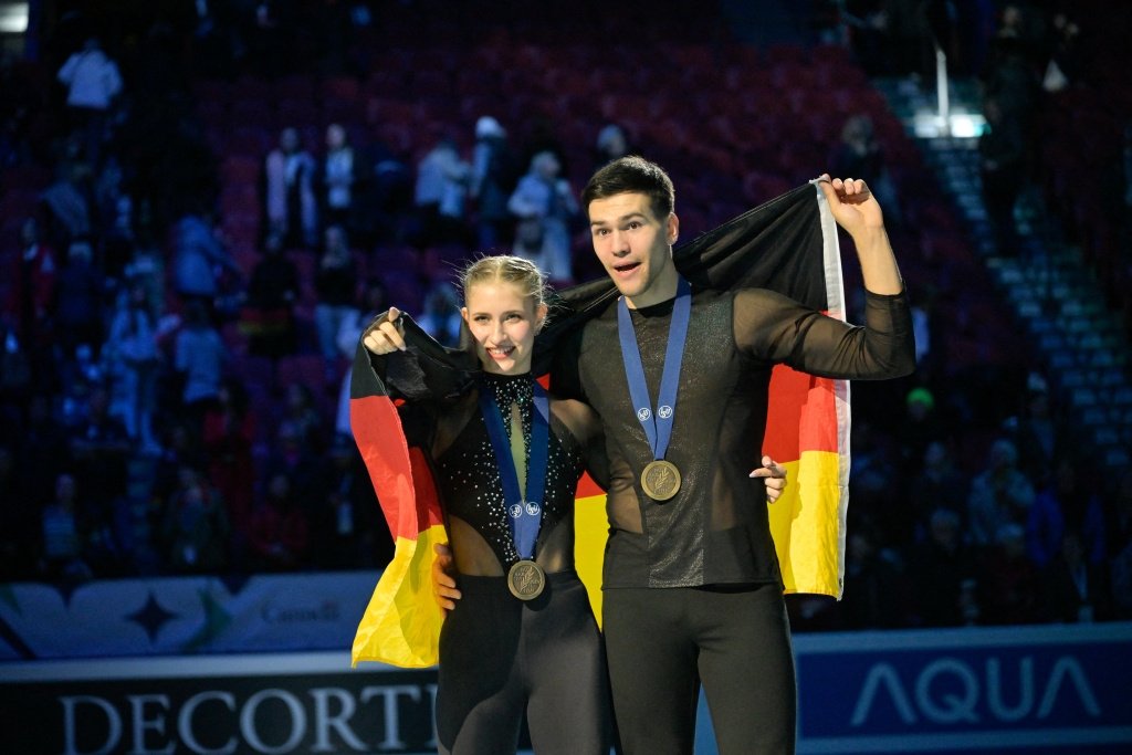Петербуржец выиграл медаль чемпионата мира за Германию. А золото забрала 40-летняя фигуристка