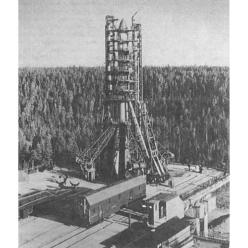 На фотографии изображена ракетная установка на стартовой площадке На фотографии изображена ракетная установка на стартовой площадке