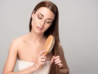Content image for: 519524 | Как правильно чистить расческу для волос