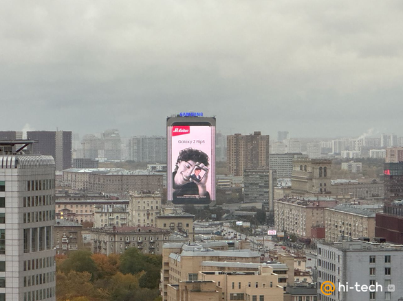 Реклама Samsung в Москве. Снято 18 октября 2023 года.