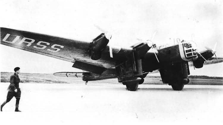 Первый полет самолета-бомбардировщика конструкции В.Ф.Болховитинова ДБ-А.