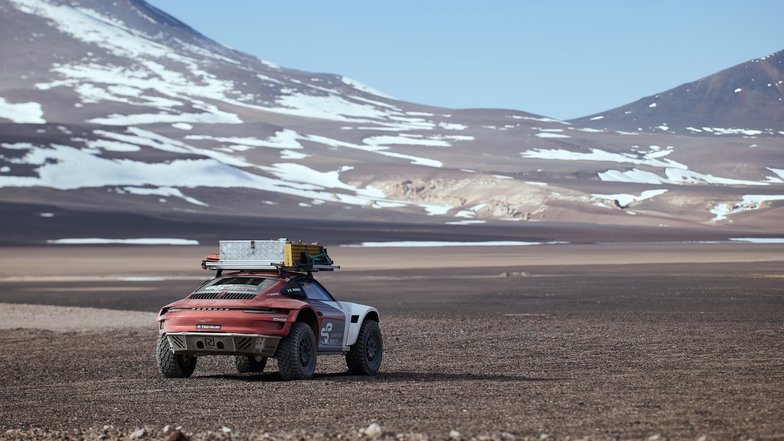 Porsche 911 заехал на высоту 6007 метров над уровнем моря (2022)