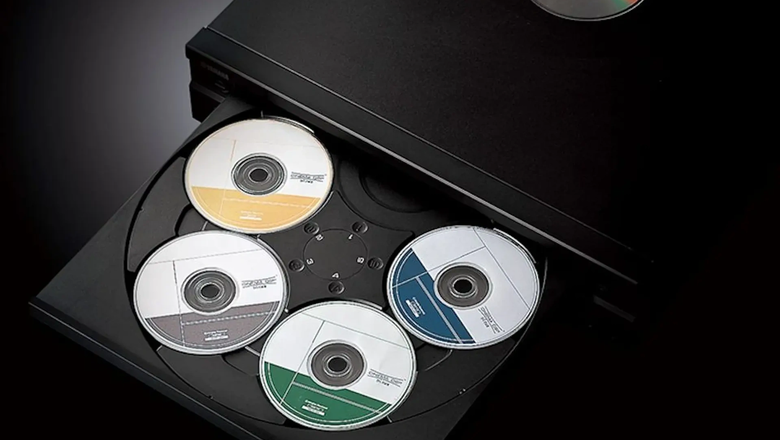 CD-C603 может одновременно хранить пять компакт-дисков.