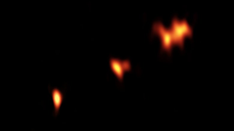 Изображение квазара PSO J352.4034-15.3373, полученное массивом радиотелескопов VLBA. Изображение: Momjian, et al.; B. Saxton (NRAO/AUI/NSF)
