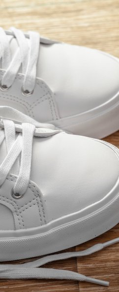 Белые кроссовки: как ухаживать