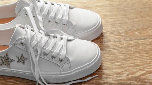 Белые кроссовки: как ухаживать