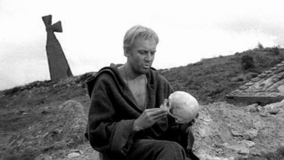 Иннокентий Смоктуновский в фильме «Гамлет» Иннокентий Смоктуновский в фильме «Гамлет»