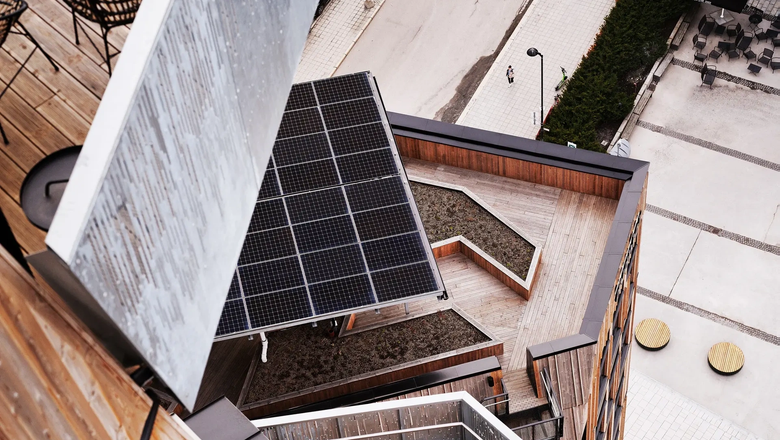 Солнечные панели Vertikal Nydalen питают систему отопления и охлаждения.