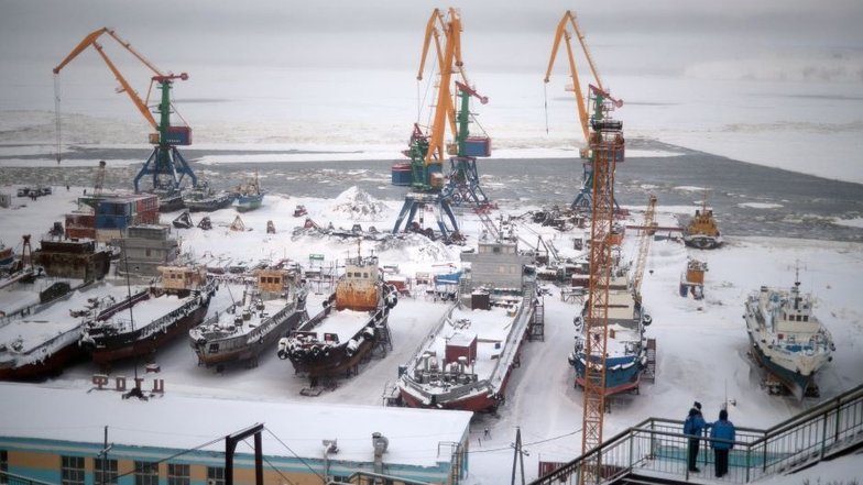 В городе расположен крупнейший транспортный узел Чукотки – Анадырский морской порт. Навигационный период в порту составляет всего три месяца, но грузооборот за это время составляет несколько сотен тысяч тонн. Также осуществляются и пассажирские перевозки.