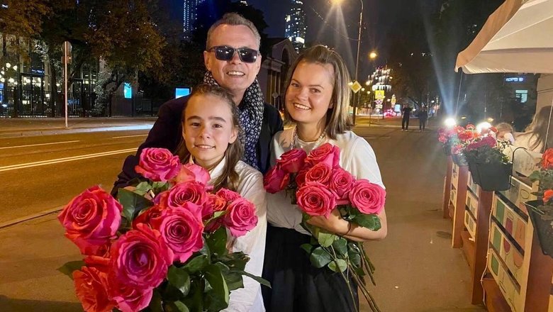 Владимир Левкин с дочерьми Никой и Викторией